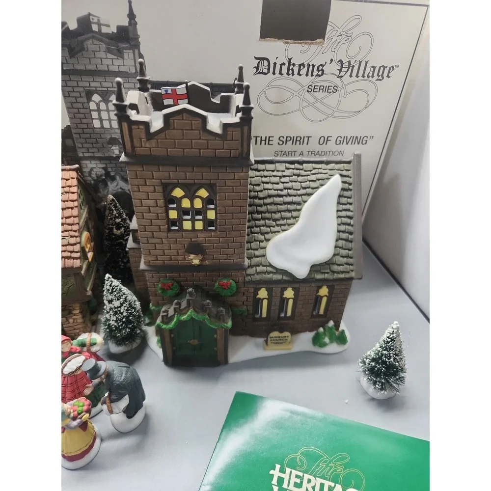 Dept 56 Dickens Village Start a Tradition 58322 The Spirit of Giving CHRISTMAS